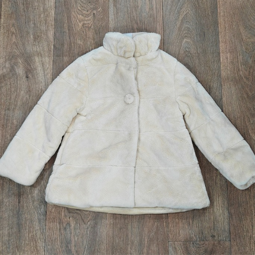 معطف فرو بناتي